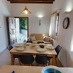 Ranias House דירה *
