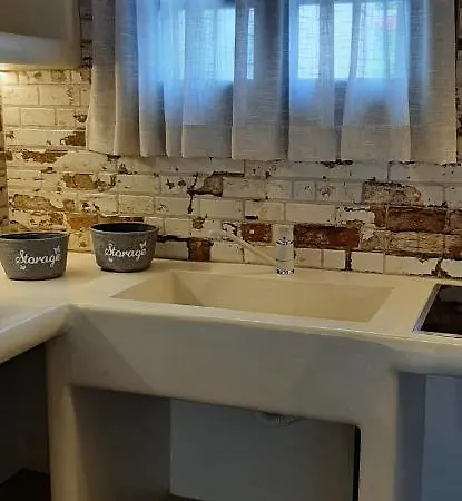 Ranias House
